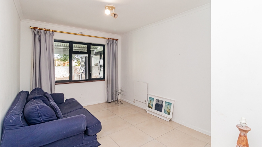 5 Bedroom Property for Sale in Sunnydale Western Cape
